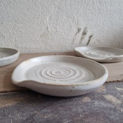 Spoonrest / Skeholder (hvid med lava pletter)