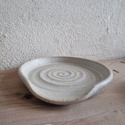 Spoonrest / Skeholder (hvid med lava pletter)