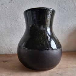 Sort vase