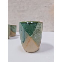 Lyse bl-grnne krus uden hank 