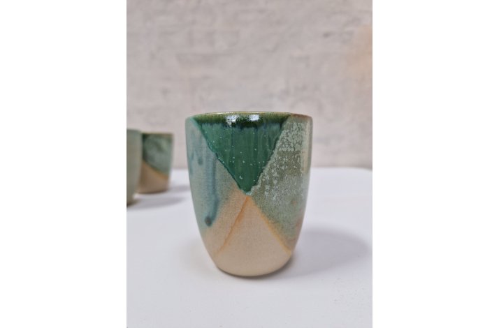 Lyse bl-grnne krus uden hank 