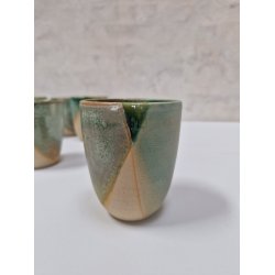 Lyse bl-grnne krus uden hank 