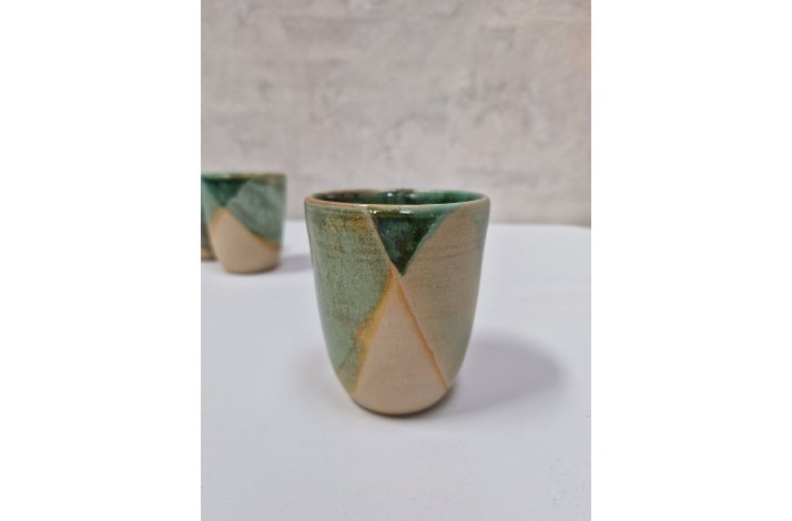 Lyse bl-grnne krus uden hank 