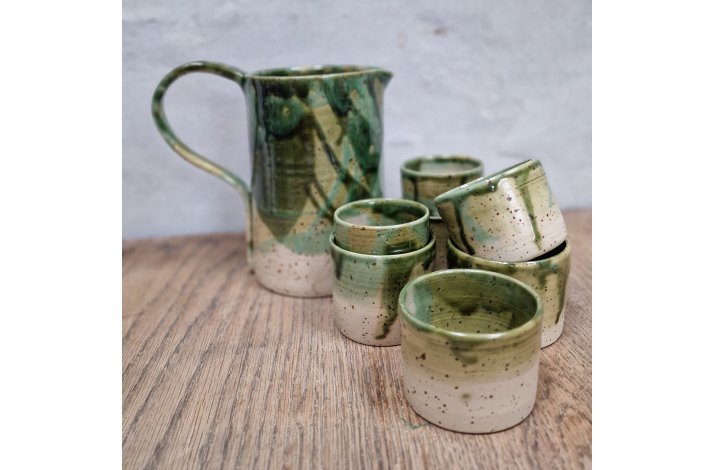 Gr�nne kander med lava-pletter