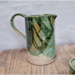 Gr�nne kander med lava-pletter