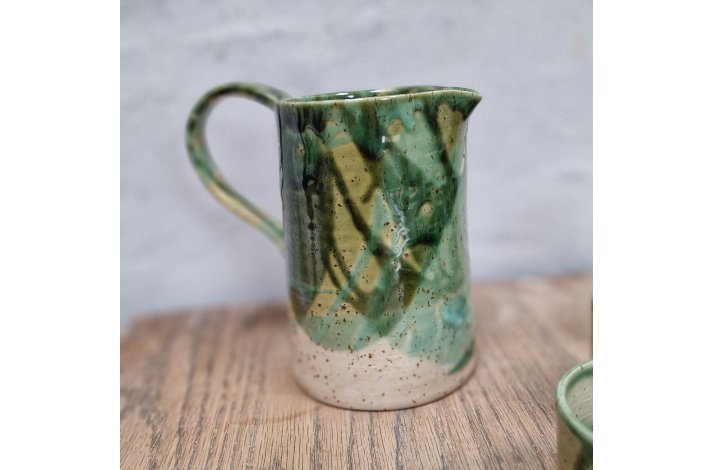 Gr�nne kander med lava-pletter