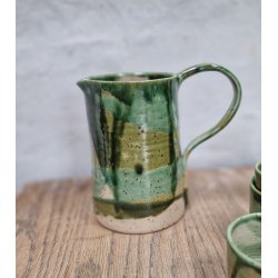 Gr�nne kander med lava-pletter