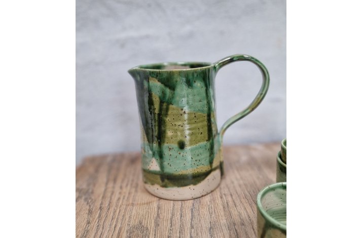 Gr�nne kander med lava-pletter