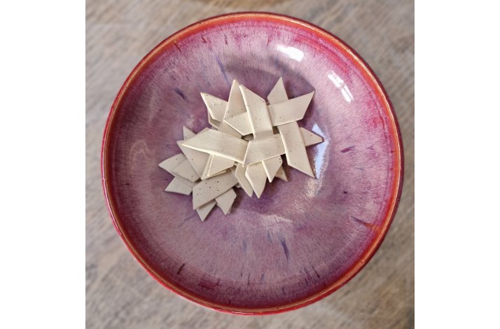 Cerise farvet opsatsfad / konfektfad